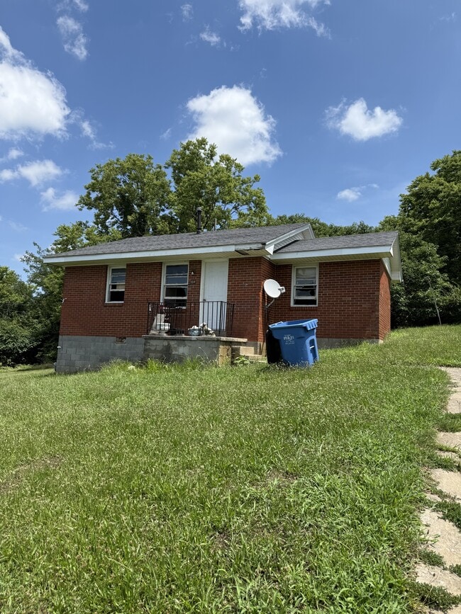 property at 704 S 4th St