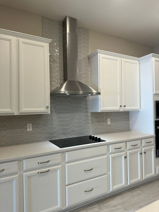 6493 Cyrils Dr in St. Cloud, FL - Building Photo