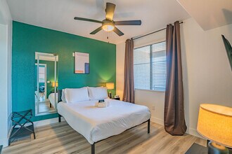 6610 N 93rd Ave in Glendale, AZ - Foto de edificio - Building Photo