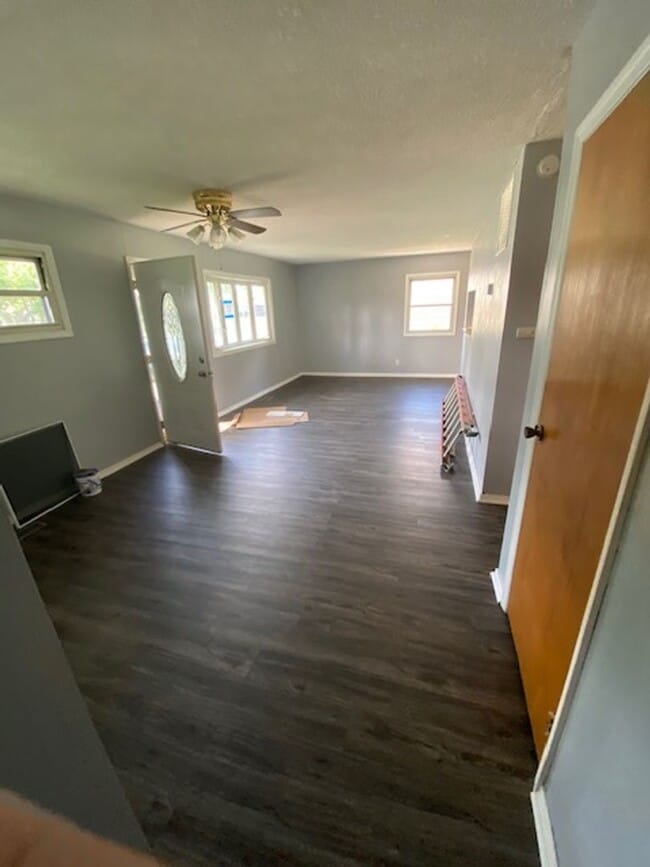 1062 Graystone Dr in Dayton, OH - Building Photo - Building Photo