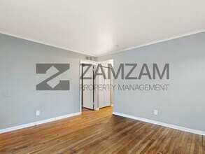 8085 Stephens Rd in Center Line, MI - Foto de edificio - Building Photo