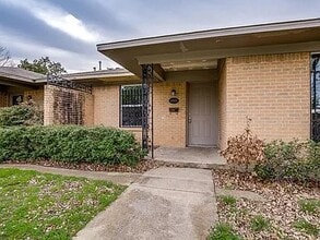 12805 Pandora Dr in Dallas, TX - Building Photo - Building Photo