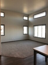 1008 46th Ave S in Moorhead, MN - Foto de edificio - Building Photo