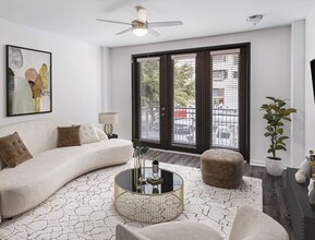 300 W 3rd St in Austin, TX - Foto de edificio - Building Photo