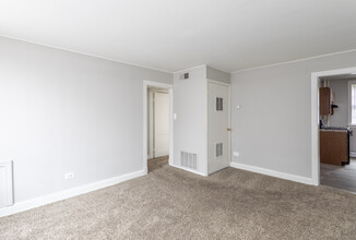 Oaklee Village Apartments in Baltimore, MD - Building Photo - Interior Photo