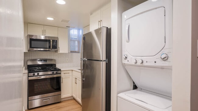 Sheffield Court in Arlington, VA - Building Photo - Building Photo