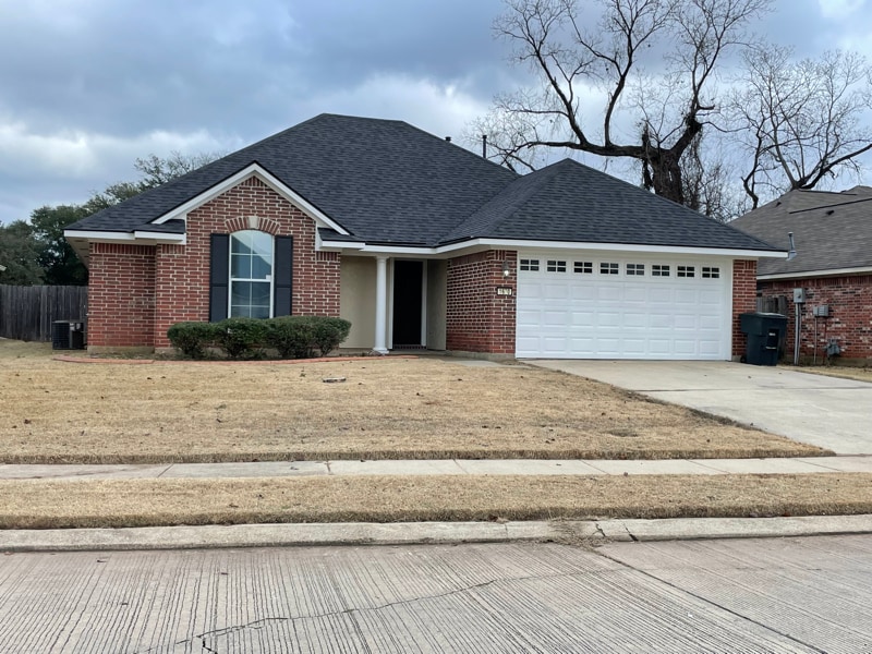 1670 Williamsburg Dr in Bossier City, LA - Building Photo