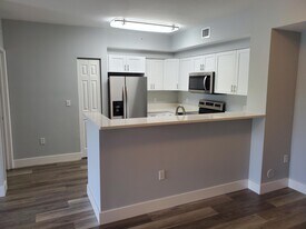 8070 N Nob Hill Rd in Tamarac, FL - Building Photo