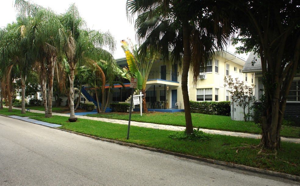 Winkler Apartments in Ft. Myers, FL - Foto de edificio