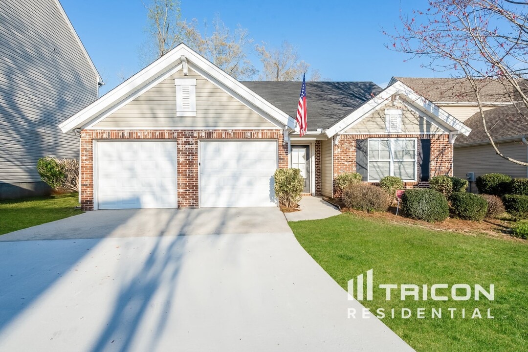 1586 Thornwick Trace in Stockbridge, GA - Building Photo