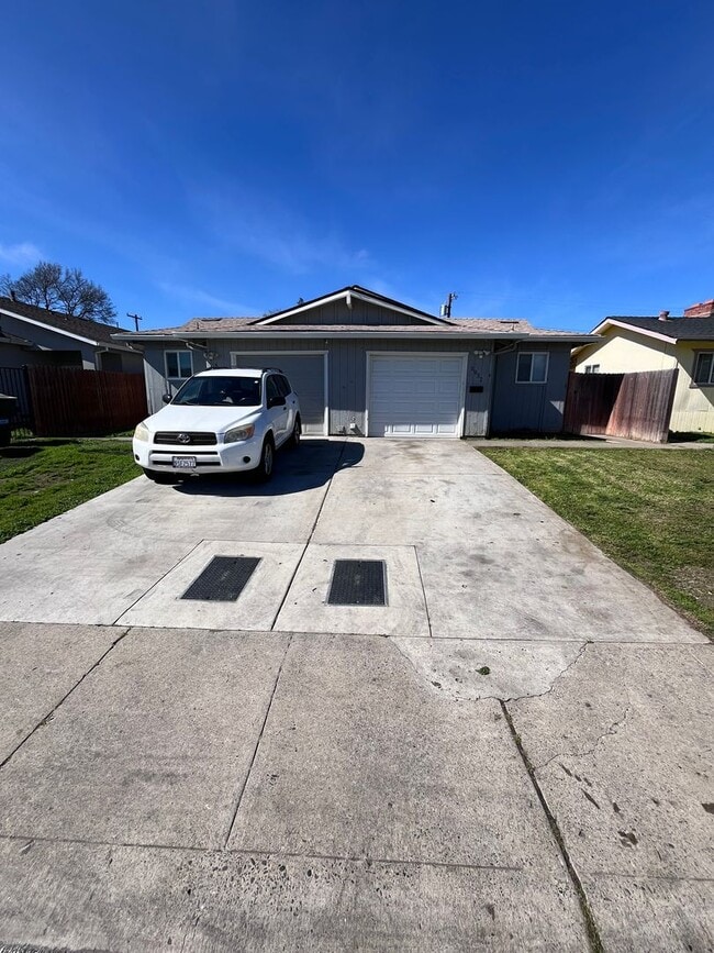 5932-5934 Clover Manor Way