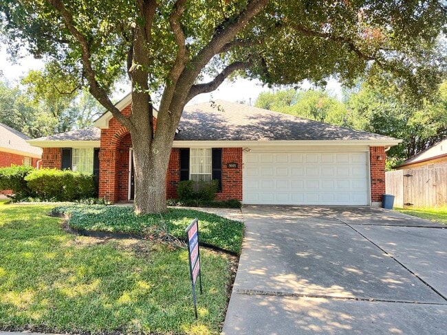 9005 Martha's Dr in Austin, TX - Building Photo - Building Photo