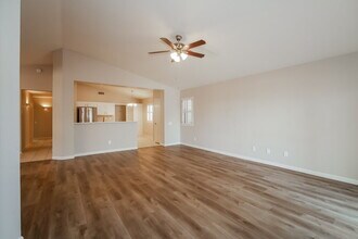 3424 E Wahalla Ln in Phoenix, AZ - Foto de edificio - Building Photo