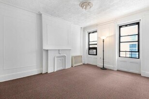 436 E 66th St in New York, NY - Building Photo
