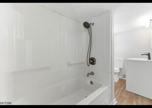 177 County Road 519 in Phillipsburg, NJ - Foto de edificio - Building Photo