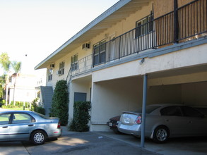 4975 Kester Ave in Sherman Oaks, CA - Building Photo - Building Photo