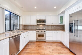 11102 Woodruff Ave, Unit 10 in Downey, CA - Foto de edificio - Building Photo