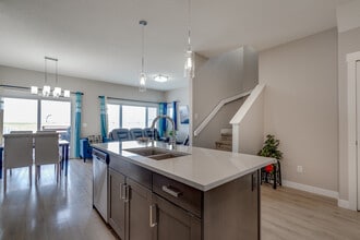 3850 Gee Cres in Regina, SK - Building Photo - Building Photo
