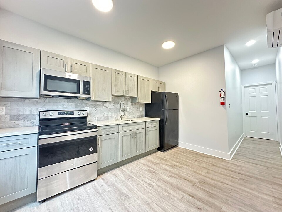 2822 N Taney St in Philadelphia, PA - Building Photo