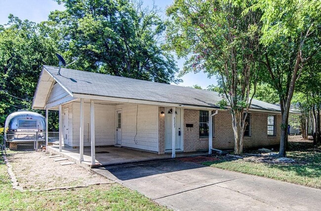 8523 Brookfield Dr in Austin, TX - Building Photo - Building Photo