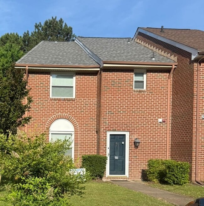 921 Ewell Rd