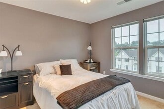 2112 Lockwood Dr in Charlottesville, VA - Foto de edificio - Building Photo