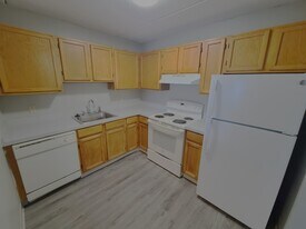 100 Ocean View Dr, Unit 1 in Boston, MA - Building Photo