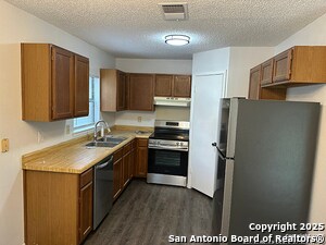 7554 Oriental Trail in San Antonio, TX - Building Photo - Building Photo