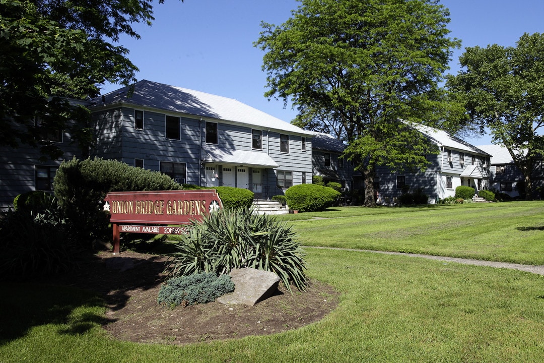 Union Bridge Gardens in Rutherford, NJ - Foto de edificio