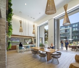 The Q Playa in Los Angeles, CA - Foto de edificio - Building Photo