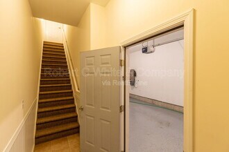 330 Crystal Ave in New London, CT - Building Photo - Building Photo