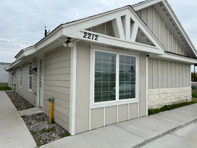 property at 2212 Northridge Ave
