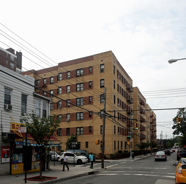 Park Plaza in Jamaica, NY - Building Photo - Building Photo