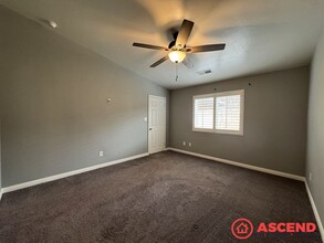 302 Tanner Michael Dr in Bakersfield, CA - Building Photo - Building Photo