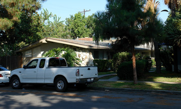 723 W Provential Dr in Anaheim, CA - Foto de edificio - Building Photo