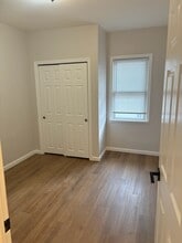 46 Outwater Ln, Unit 1 in Garfield, NJ - Foto de edificio - Building Photo