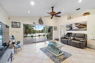 11851 SW 7th St in Pembroke Pines, FL - Building Photo - Building Photo