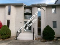 5881 Naneva Ct in West Bloomfield, MI - Foto de edificio - Building Photo