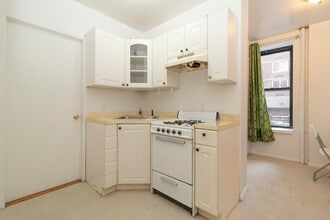 327 E 92nd St in New York, NY - Building Photo - Building Photo