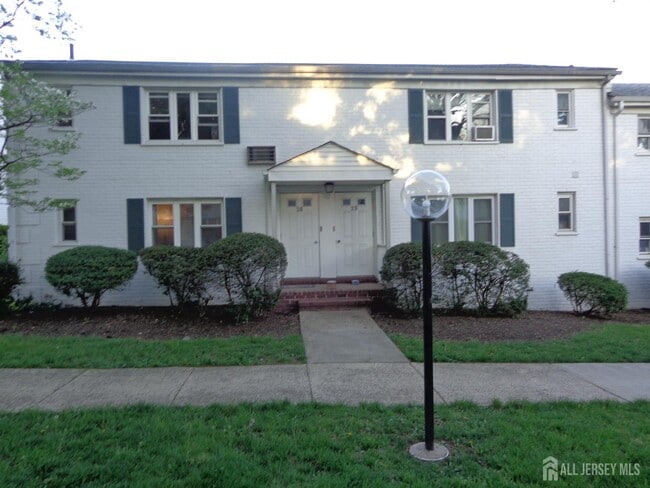 29B Garfield Park in Edison, NJ - Building Photo - Building Photo