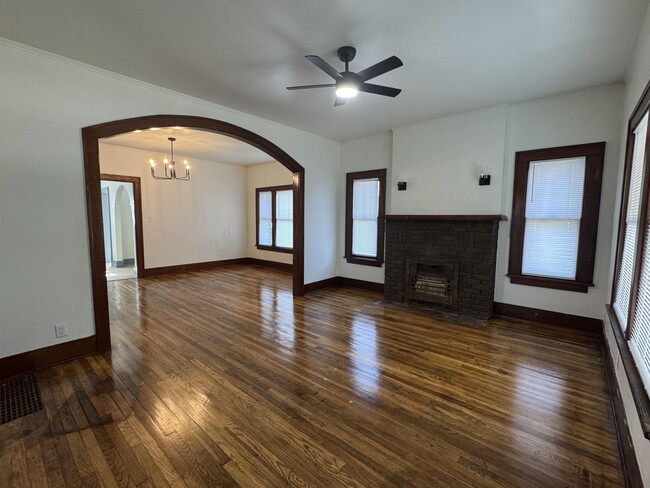 207 S Elm St in Eureka, KS - Building Photo - Building Photo