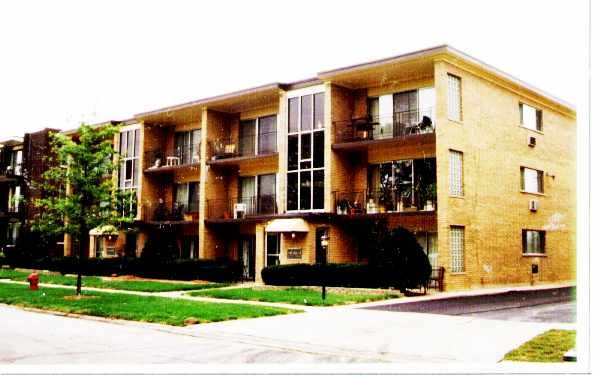 10322-10332 S Komensky Ave in Oak Lawn, IL - Building Photo