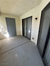 8455 W Sahara Ave in Las Vegas, NV - Building Photo - Building Photo
