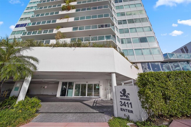 3411 Indian Creek Dr, Unit 1202 in Miami Beach, FL - Foto de edificio - Building Photo