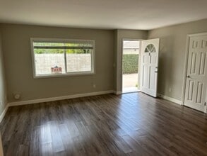 2379 Orange Ave in Costa Mesa, CA - Building Photo - Building Photo