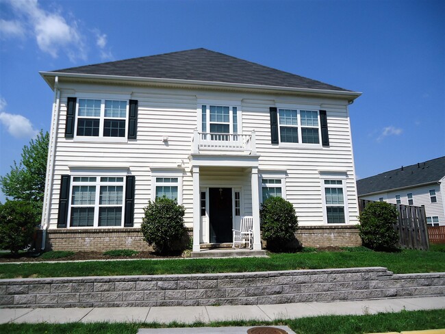 214 Bowling Green Cir in Stephens City, VA - Foto de edificio - Building Photo