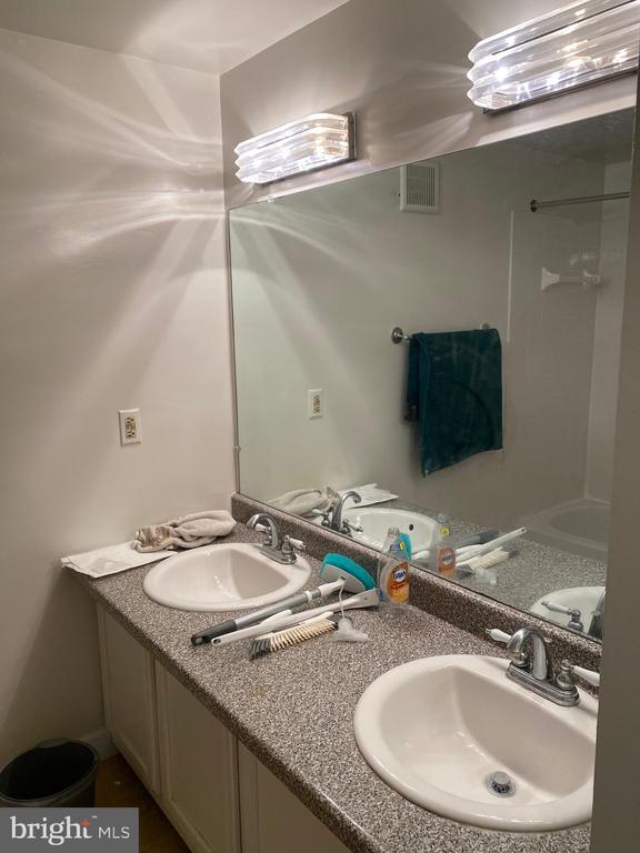 12656 Magna Carta Rd in Herndon, VA - Building Photo - Building Photo