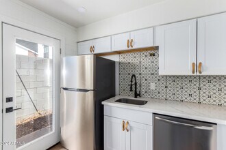 3038 N 38th St in Phoenix, AZ - Building Photo - Building Photo