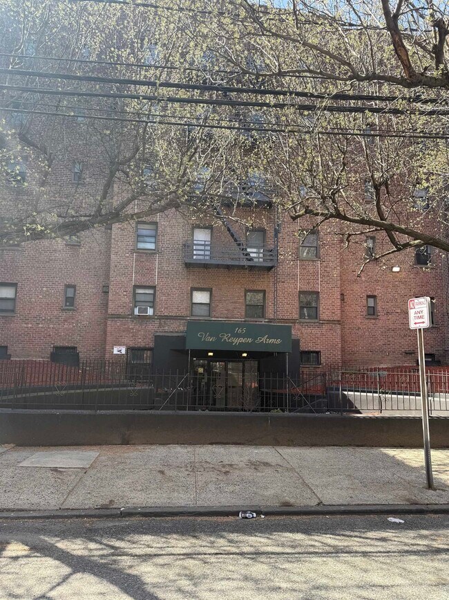 165 Vroom St