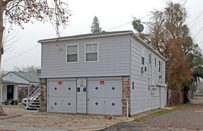 620-642 Calvados Ave in Sacramento, CA - Foto de edificio - Building Photo